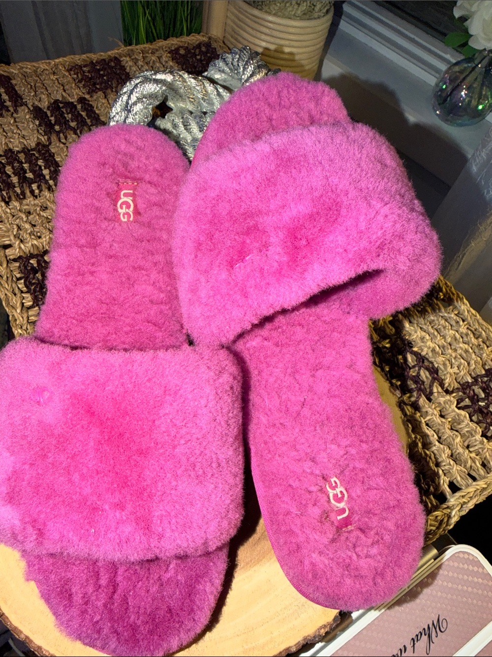 UGG Fuzzette Beverly Pink Shearling Crisscross Slide Slippers Women’s Size 9
